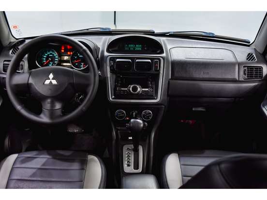 MITSUBISHI-PAJERO TR4-2013