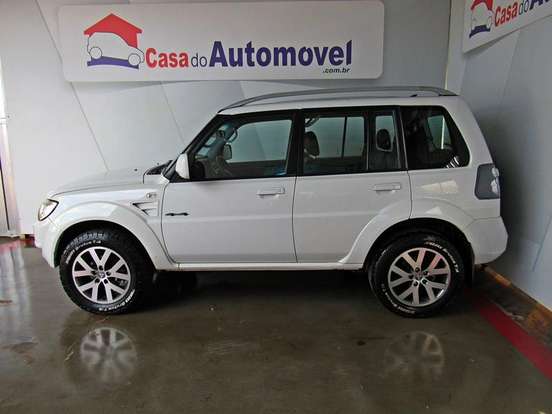 MITSUBISHI-PAJERO TR4-2.0 4X4 16V 140CV FLEX 4P AUTOMÁTICO MITSUBISHI-PAJERO TR4-2013