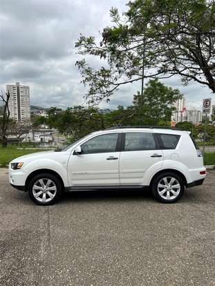 MITSUBISHI-OUTLANDER-2012