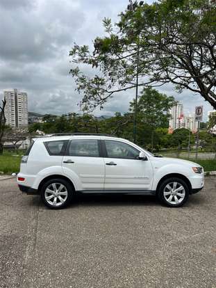 MITSUBISHI-OUTLANDER-2012