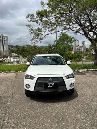 MITSUBISHI-OUTLANDER-2012