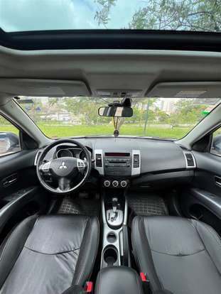 MITSUBISHI-OUTLANDER-2012