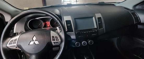 MITSUBISHI-OUTLANDER-2012