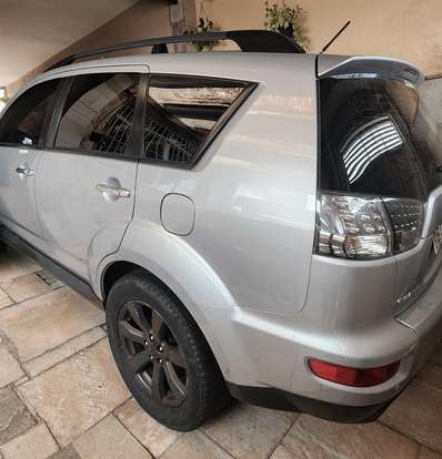 MITSUBISHI-OUTLANDER-2012