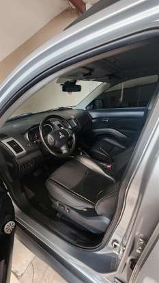 MITSUBISHI-OUTLANDER-2012