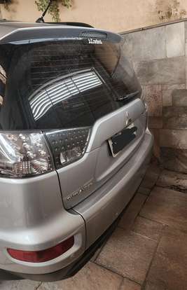 MITSUBISHI-OUTLANDER-2012