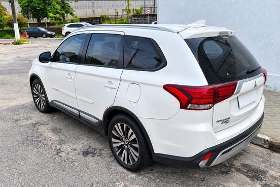 MITSUBISHI-OUTLANDER-2018