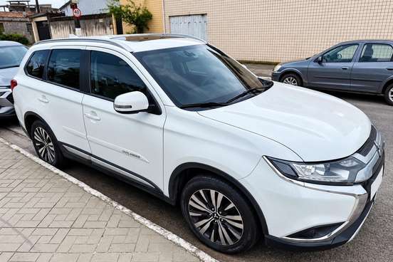 MITSUBISHI-OUTLANDER-2018