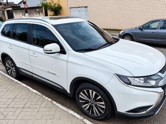 MITSUBISHI-OUTLANDER-2.0 MIVEC GASOLINA HPE AUTOMÁTICO MITSUBISHI-OUTLANDER-2018