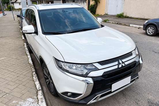 MITSUBISHI-OUTLANDER-2018