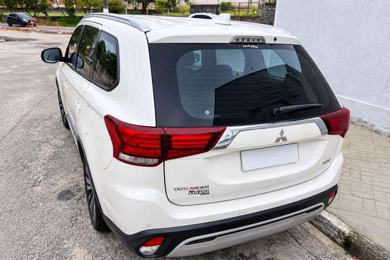 MITSUBISHI-OUTLANDER-2018