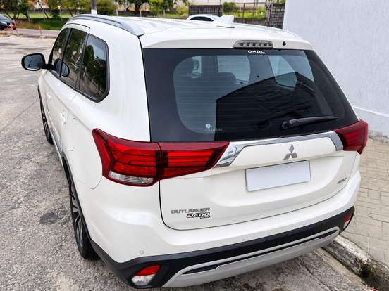 MITSUBISHI-OUTLANDER-2.0 MIVEC GASOLINA HPE AUTOMÁTICO MITSUBISHI-OUTLANDER-2018