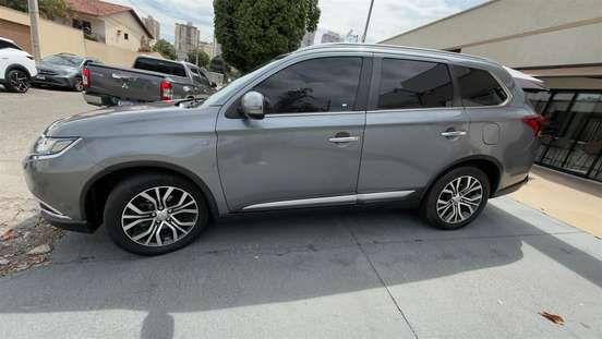 MITSUBISHI-OUTLANDER-3.0 GT 4X4 V6 24V GASOLINA 4P AUTOMÁTICO MITSUBISHI-OUTLANDER-2018