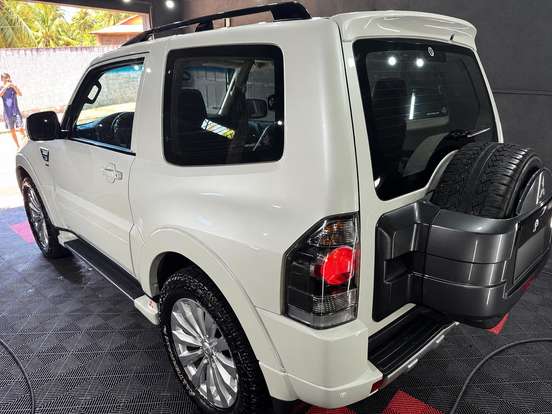 MITSUBISHI-PAJERO FULL-3.8 HPE 4X4 V6 24V GASOLINA 2P AUTOMÁTICO MITSUBISHI-PAJERO FULL-2015