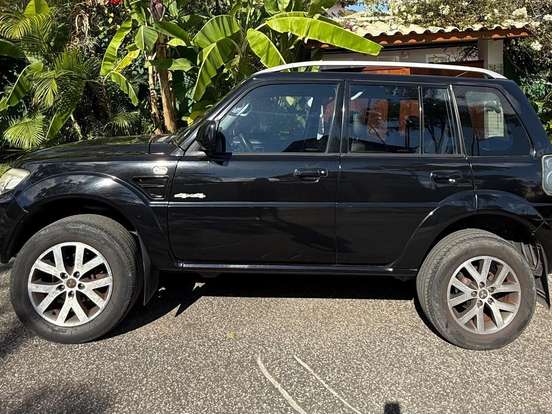 MITSUBISHI-PAJERO TR4-2.0 4X4 16V 140CV FLEX 4P AUTOMÁTICO MITSUBISHI-PAJERO TR4-2013