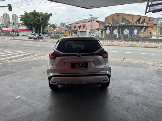 NISSAN-KICKS-2023