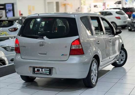 NISSAN-LIVINA-2012