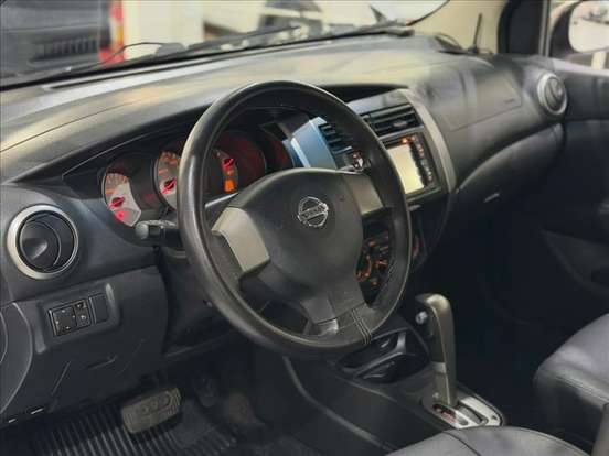 NISSAN-LIVINA-2012