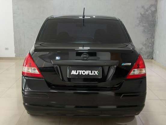 NISSAN-TIIDA-2011