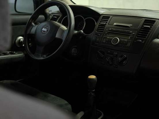 NISSAN-TIIDA-2011