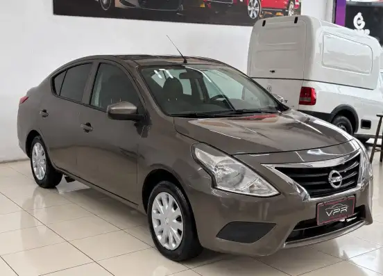 NISSAN-VERSA-2017