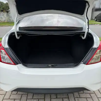 NISSAN-VERSA-2017
