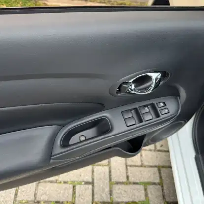 NISSAN-VERSA-2017