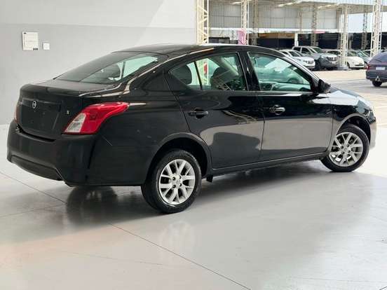 NISSAN-VERSA-2017
