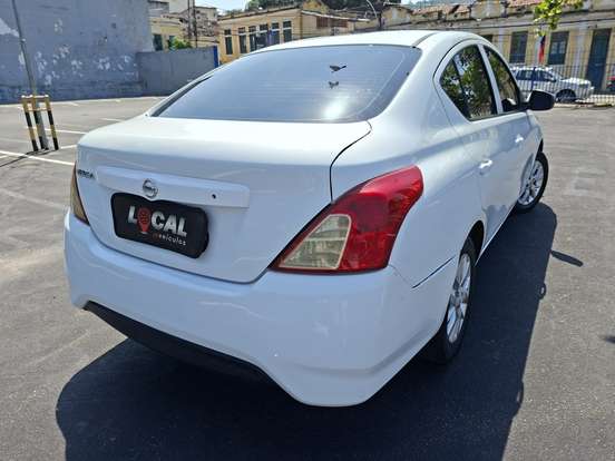 NISSAN-VERSA-2017