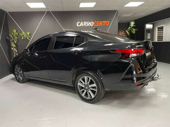 NISSAN-VERSA-2020