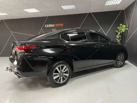 NISSAN-VERSA-2020