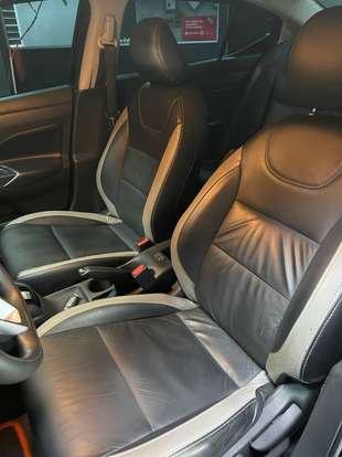 NISSAN-VERSA-2020