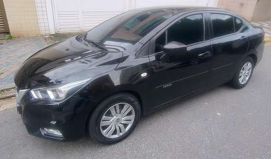 NISSAN-VERSA-2022