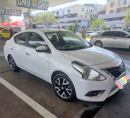 NISSAN-VERSA-2017
