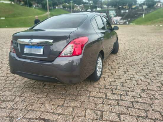 NISSAN-VERSA-2021