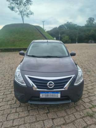 NISSAN-VERSA-2021