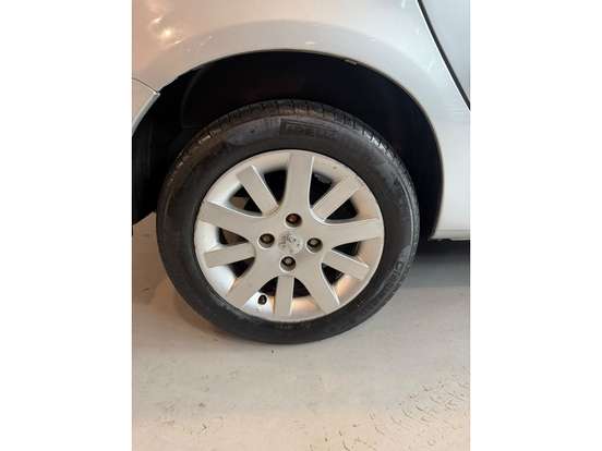 PEUGEOT-207-1.6 XS 16V FLEX 4P AUTOMÁTICO PEUGEOT-207-2011