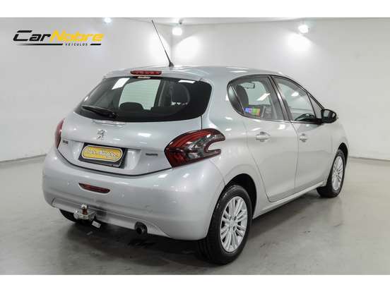 PEUGEOT-208-2017