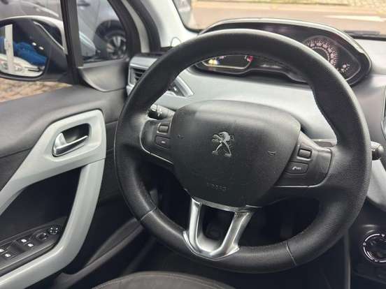 PEUGEOT-208-2014