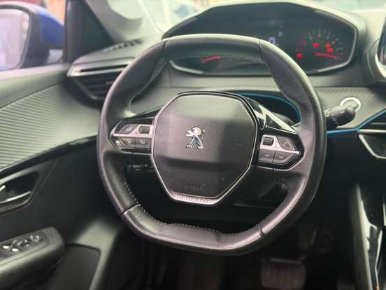 PEUGEOT-208-2021
