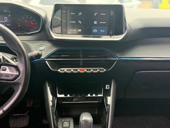 PEUGEOT-208-2021