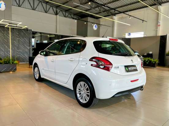 PEUGEOT-208-2016