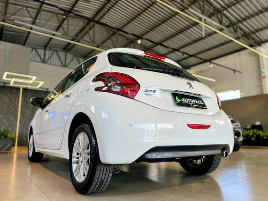 PEUGEOT-208-2016