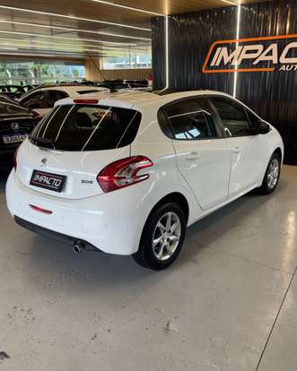 PEUGEOT-208-2015