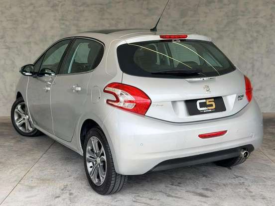 PEUGEOT-208-2015