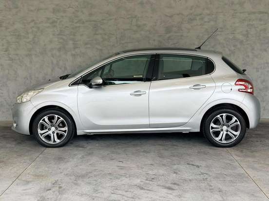 PEUGEOT-208-1.6 GRIFFE 16V FLEX 4P AUTOMÁTICO PEUGEOT-208-2015