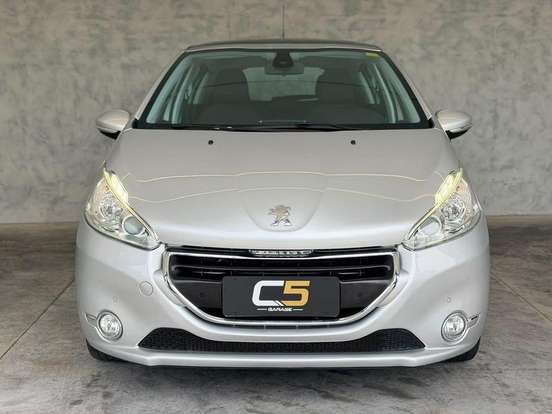 PEUGEOT-208-2015