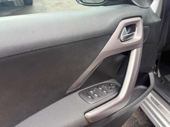 PEUGEOT-208-1.6 GRIFFE 16V FLEX 4P AUTOMÁTICO PEUGEOT-208-2017