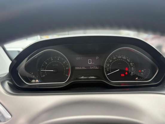 PEUGEOT-208-2017