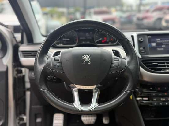 PEUGEOT-208-2017